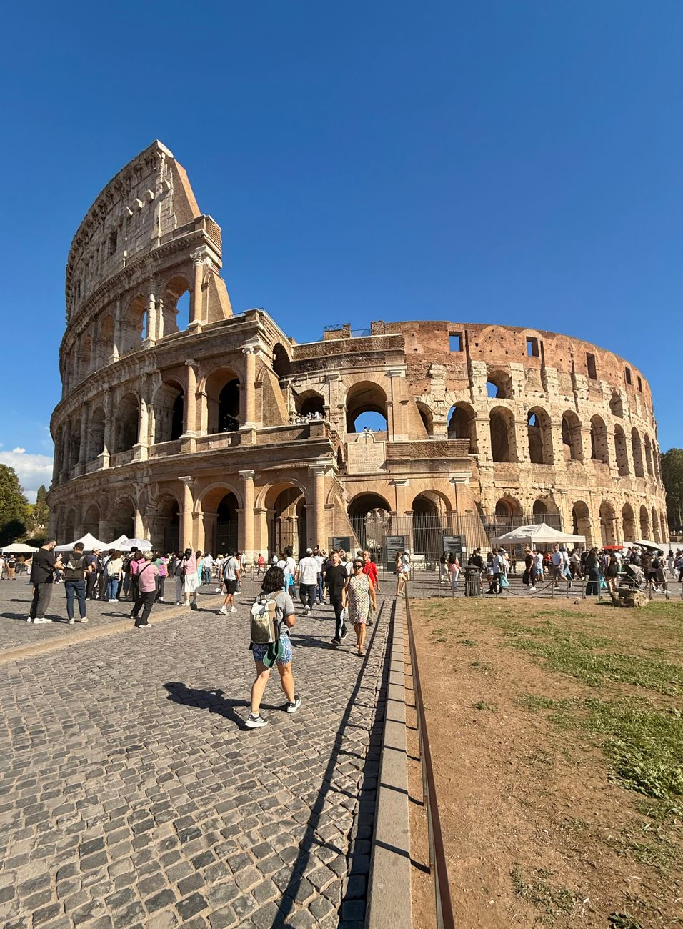 crowds at the historic colosseum rome